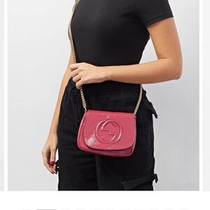 Gucci SoHo fuchsia patent leather small chain flap crossbody bag raspberry